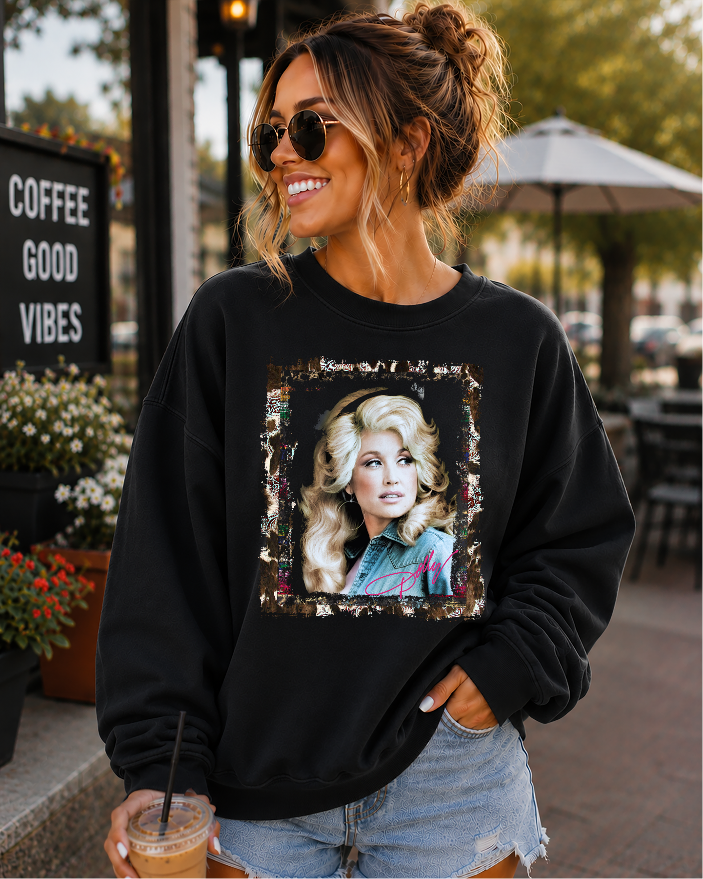DOLLY PARTON on black(1)
