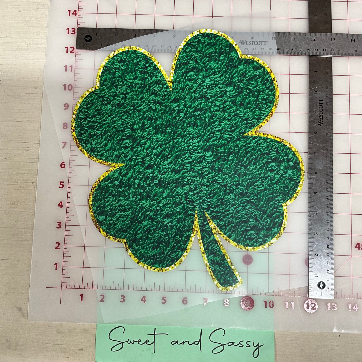clover green DTF Transfer Design