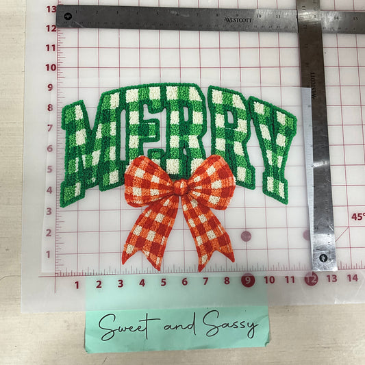 MERRY CHRISTMAS green and red Checkered 5 yarn Transfer Design